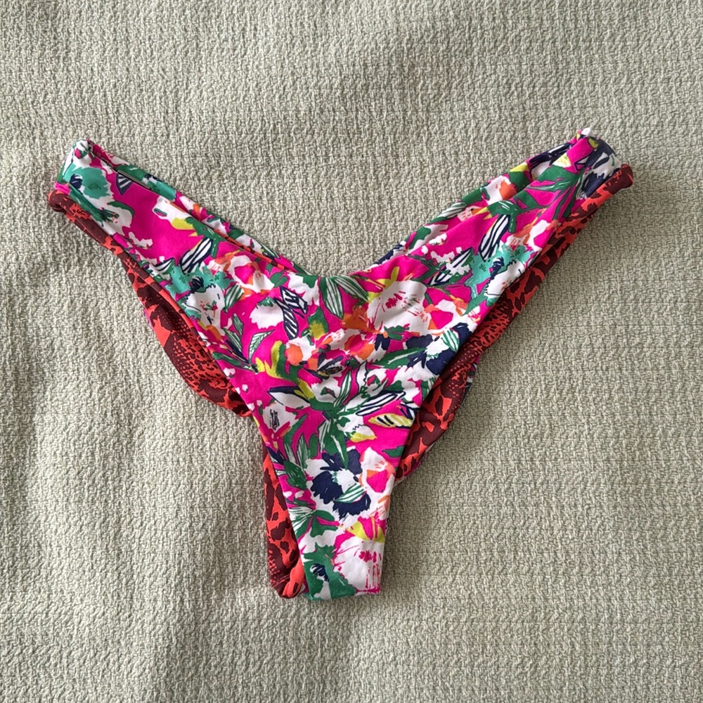 Maaji Reversible High Leg Bikini Bottoms (Medium) NWOT